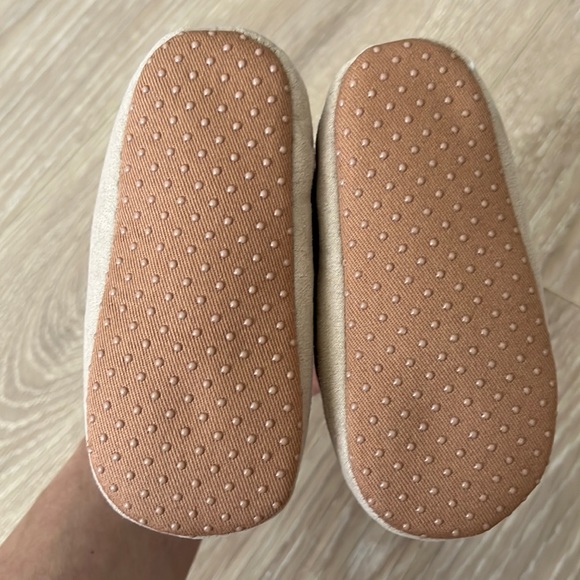 NEW Old Navy Sherpa-Lined Mauve Baby Booties (12-18 mos) - Picture 7 of 8